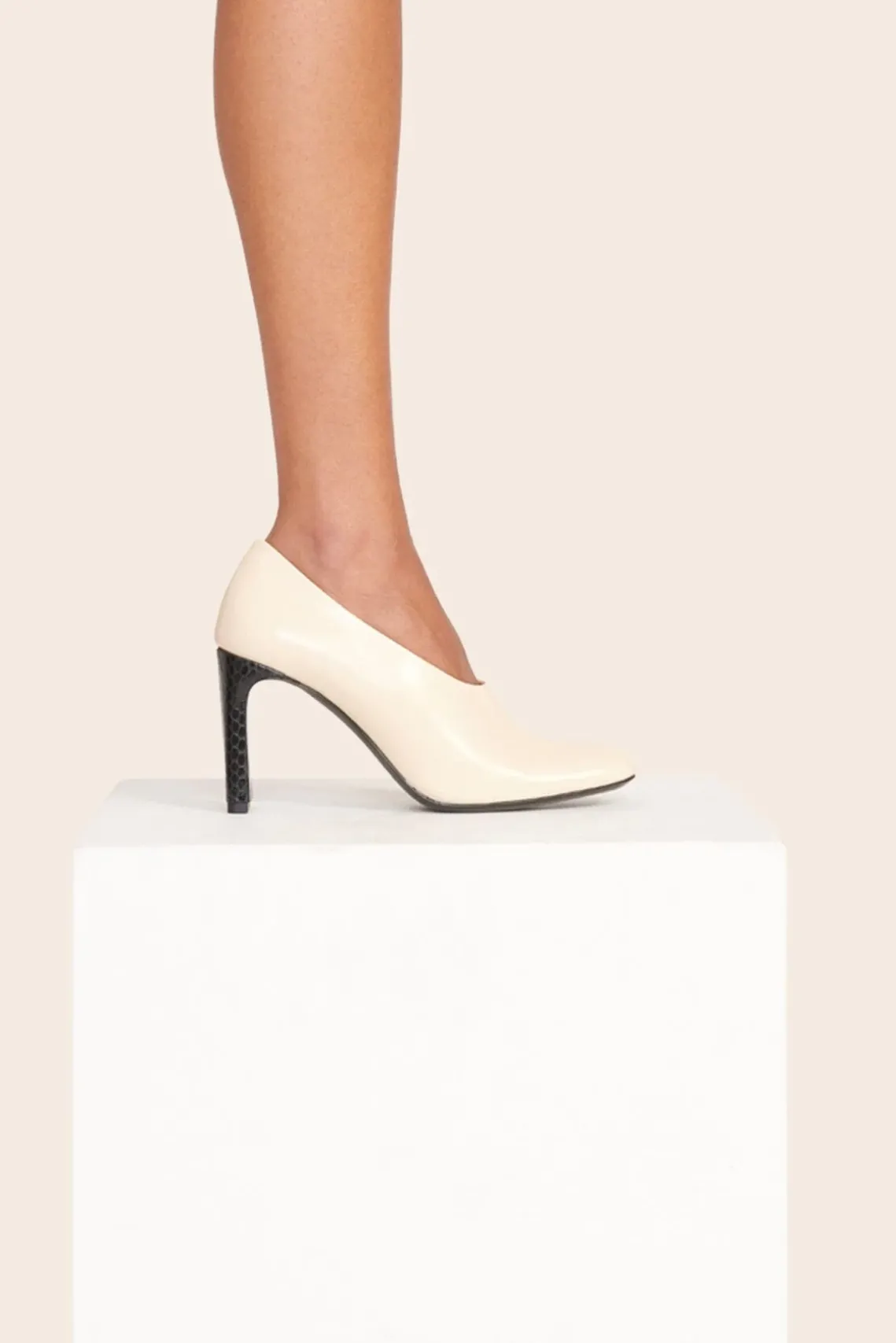 FLORENTINE PUMP CREAM BLACK